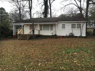 Main picture of 2433 Woodlawn St