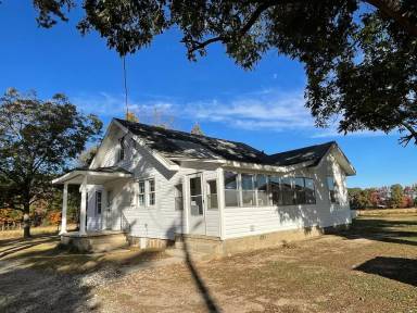 Main picture of 850 Buggs Island Rd