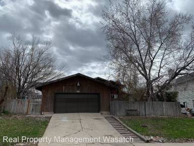 Main picture of 270 Country Club Dr