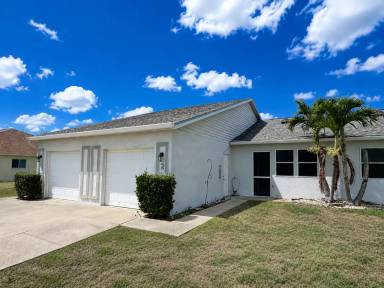Main picture of 320 SW 3rd Pl