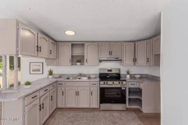 Main picture of 26701 W Shangra La