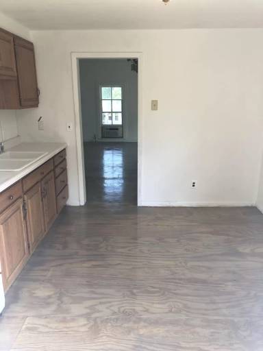 Main picture of 510 1/2 E 2nd St