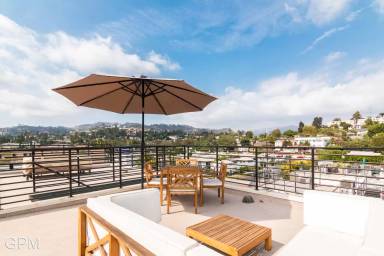 Main picture of 2926 Rowena Ave