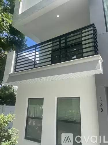 Main picture of 121 W Grant St