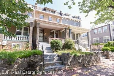 Main picture of 1010 C St SE