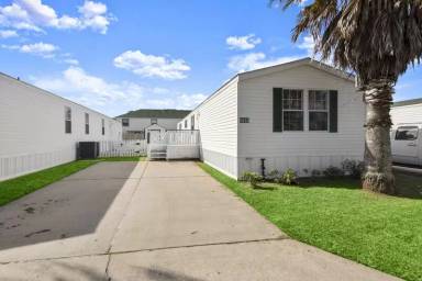 Main picture of 2415 Caroline St