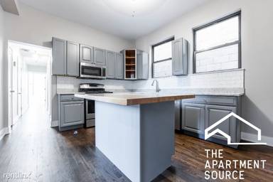 Main picture of 2540 W Division St