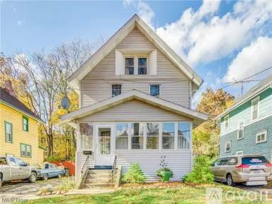 Main picture of 1052 La Croix Ave