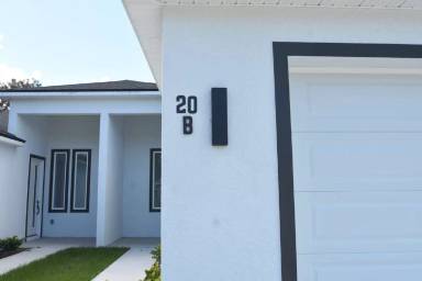 Main picture of 20 Uniondale Pl