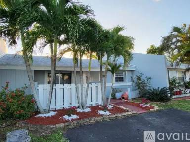 Main picture of 10370 SW 207th Ln