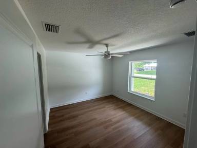 Main picture of 1365 24th Ave SW