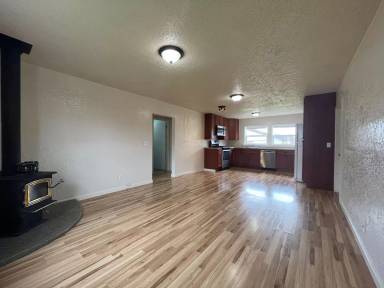 Main picture of 1560 Marsh Rd