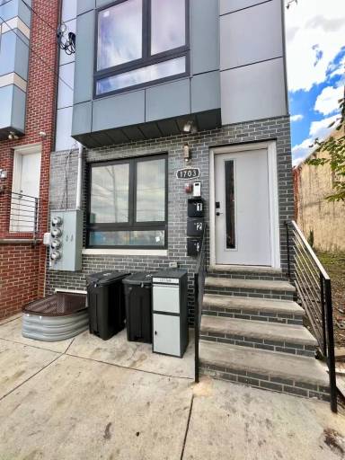 Main picture of 1703 S 22nd St