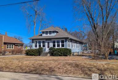 Main picture of 512 Lake St