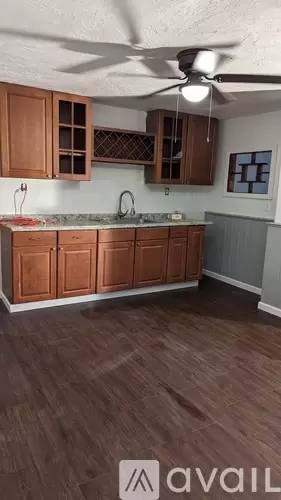 Main picture of 121 S Chestnut St