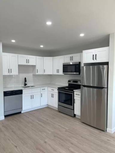 Main picture of 72 W 25th St