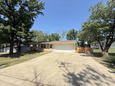 Main picture of 2 Martin Ln