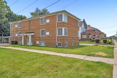 Main picture of 18997 Hilliard Blvd