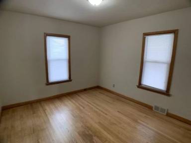 Main picture of 1437 S 59th St