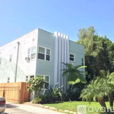 Main picture of 10742 Camarillo St