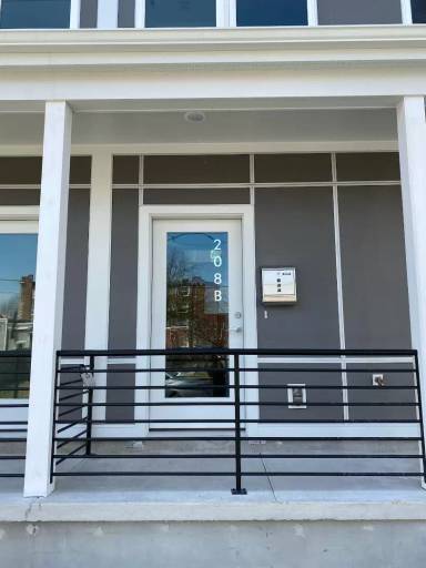Main picture of 208 W 14th St