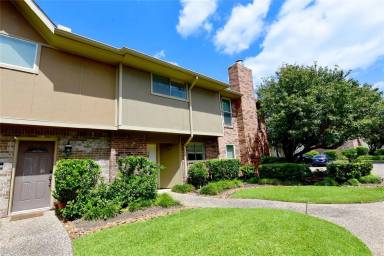 Main picture of 2513 Bering Dr