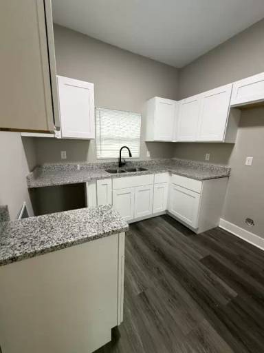 Main picture of 1915 Phoenix Ave
