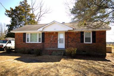 Main picture of 337 Lees Country Club Rd
