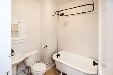 Main picture of Colonial Courts Apartments