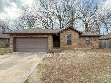 Main picture of 945 S Alex Ave