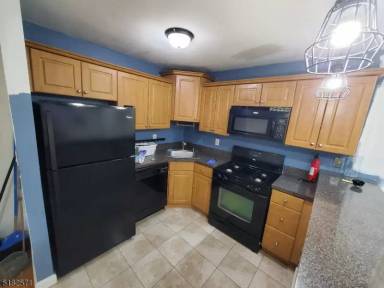 Main picture of 826 W Grand St