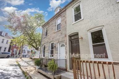 Main picture of 321 W Mifflin St