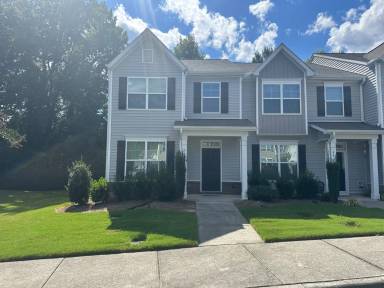Main picture of 102 Harvest Oaks Ln