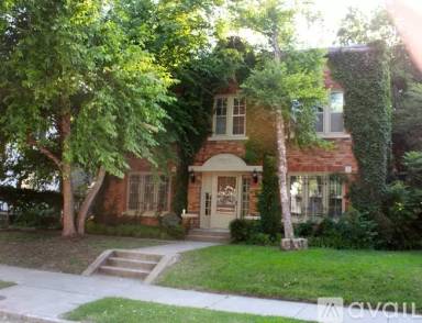 Main picture of 1122 S Quincy Ave
