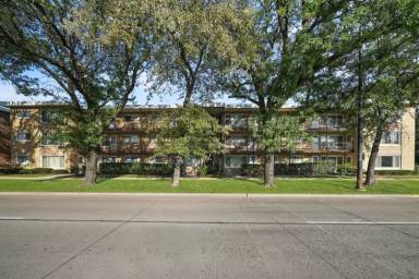 Main picture of 4911 N Harlem Ave