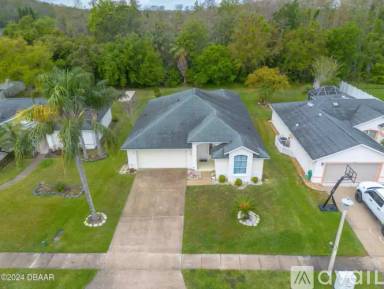 Main picture of 1655 Arash Cir