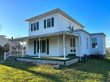 Main picture of 548 Main St