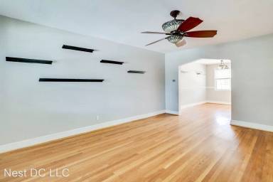 Main picture of 601 21st St NE