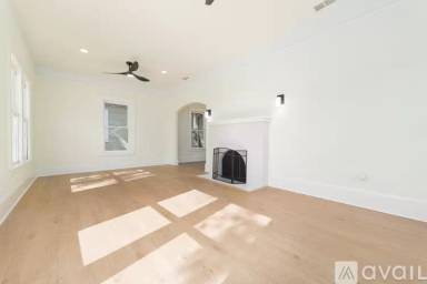 Main picture of 2040 N Market St