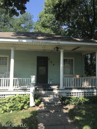 Main picture of 928 Tremont Ave