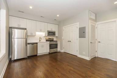 Main picture of 1915 W Irving Park Rd