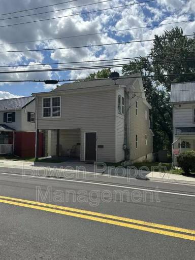 Main picture of 127 E Main St
