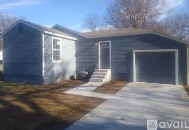 Main picture of 401 E 10th St