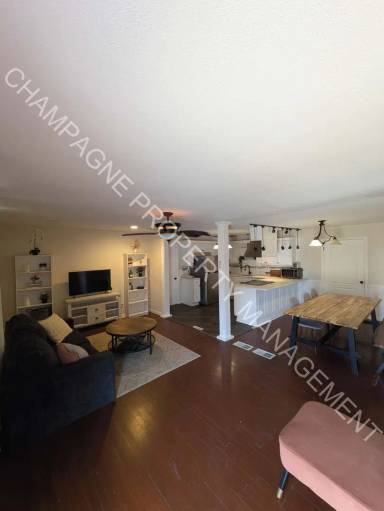 Main picture of 6409 E 110th St