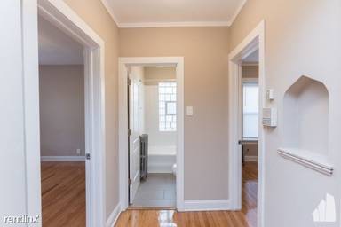 Main picture of 6647 N Greenview Ave