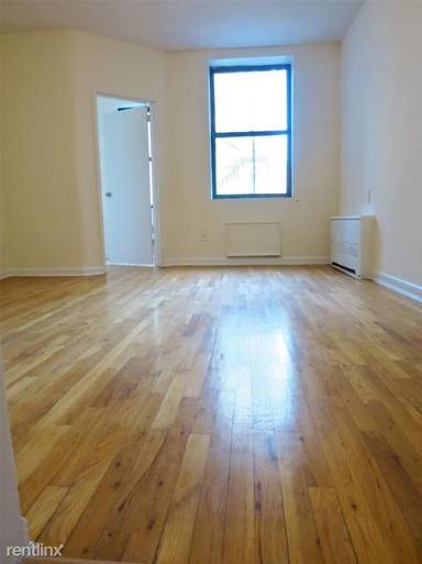 Main picture of 240 E 83rd St