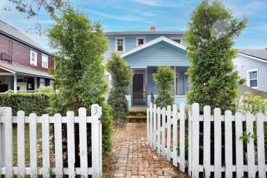 Main picture of 35 Hill Ave
