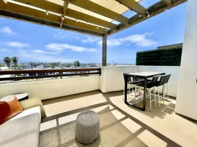 Main picture of 1660 Topanga