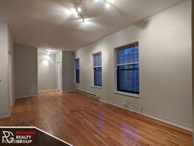 Main picture of 654-64 W Cornelia Ave