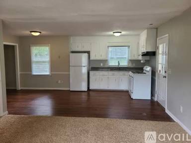 Main picture of 533 Heatherton Ln